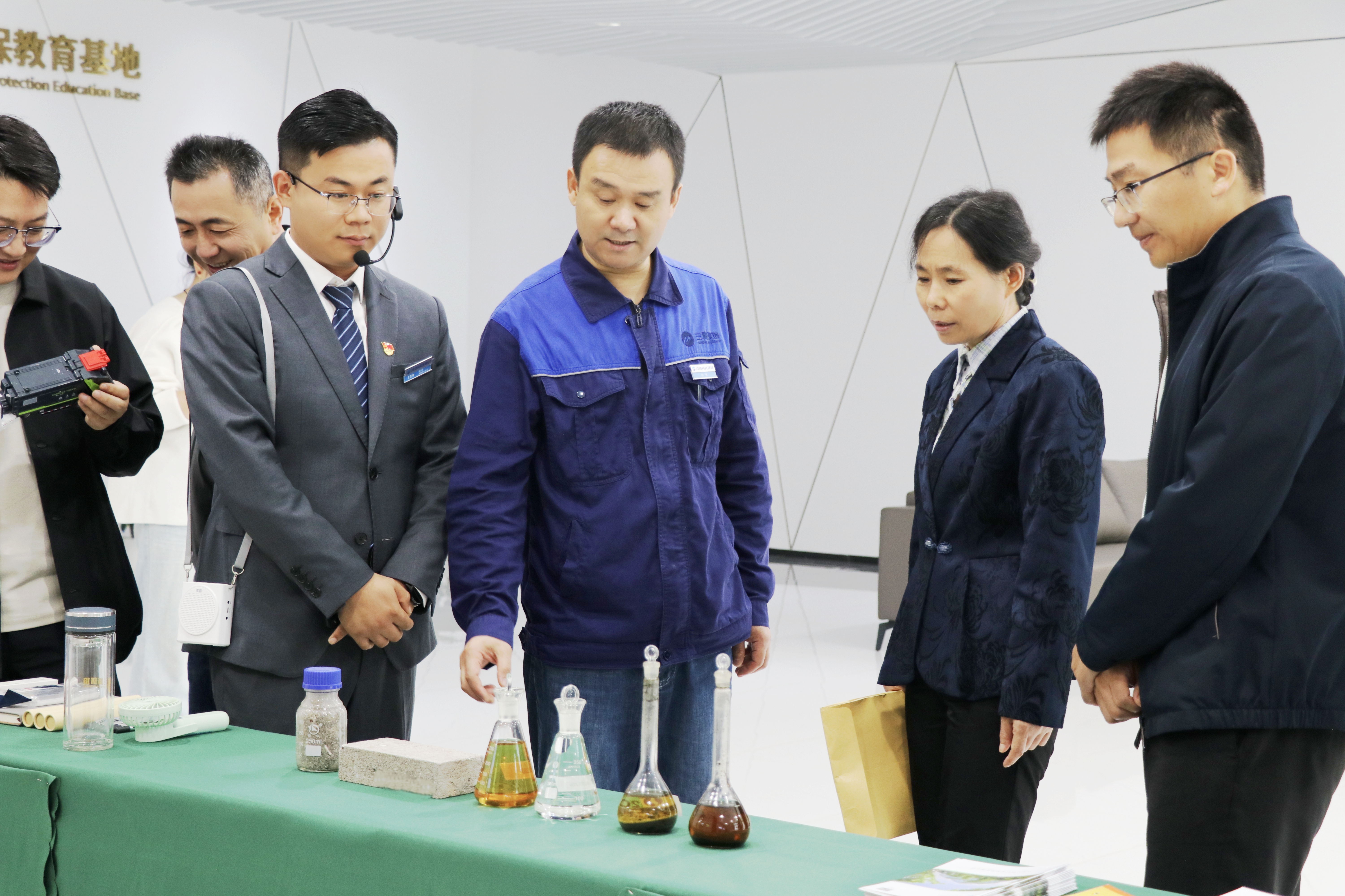 10月17日，安徽省生態(tài)環(huán)境廳調研六安三峰公司 為環(huán)保教育基地注入新動(dòng)能.jpg