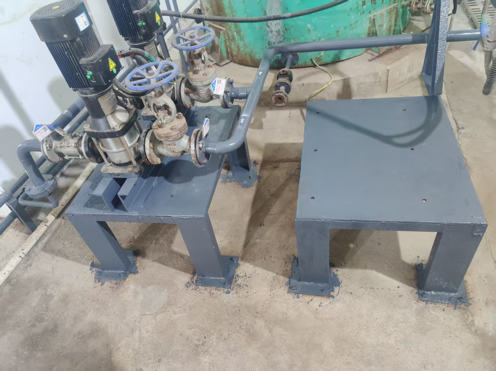 飛灰螯合泵房設備整改后.png 飛灰螯合泵房設備整改后.png