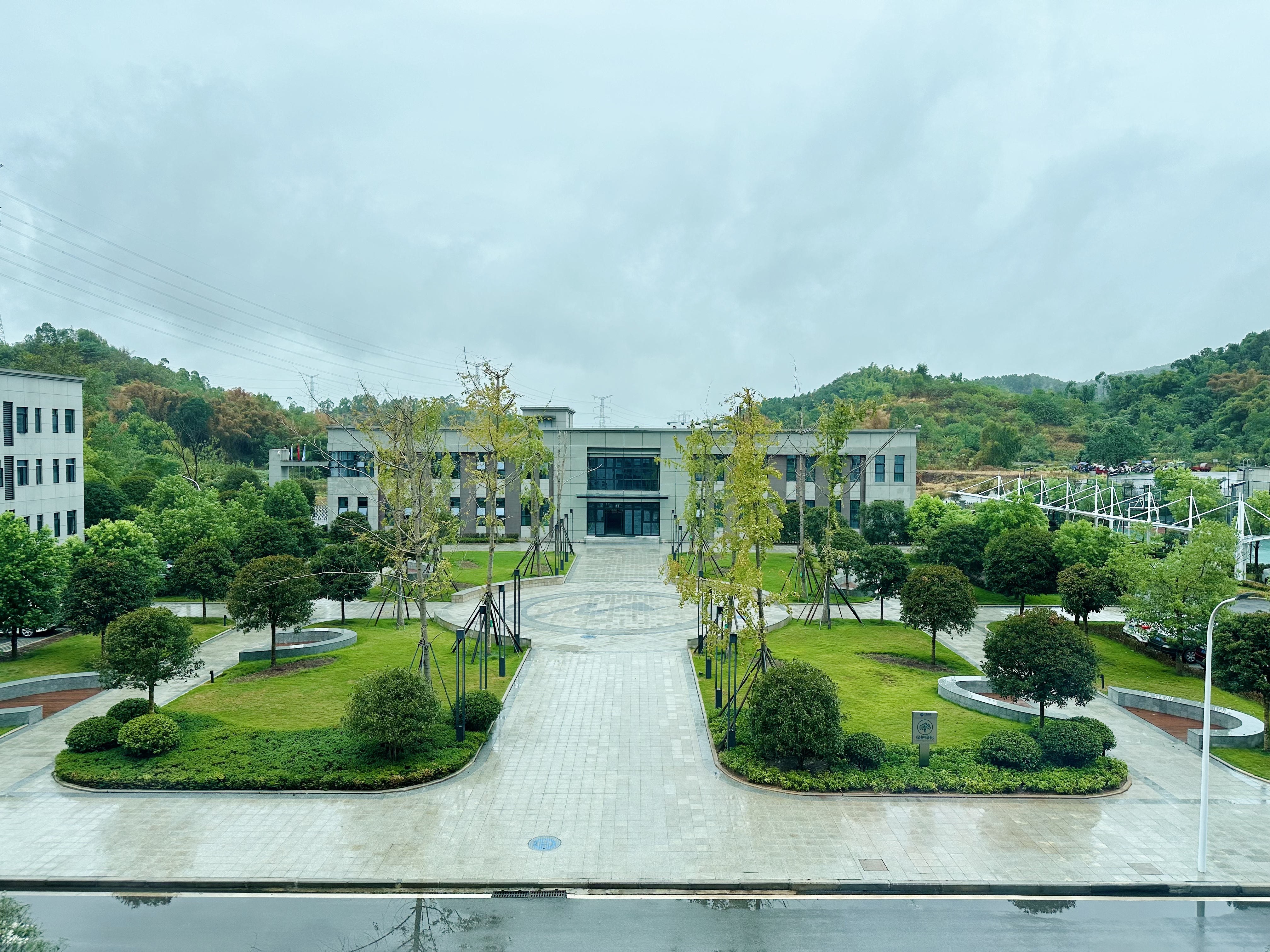 廠(chǎng)區綠化煥新顏2.jpg 廠(chǎng)區綠化煥新顏2.jpg