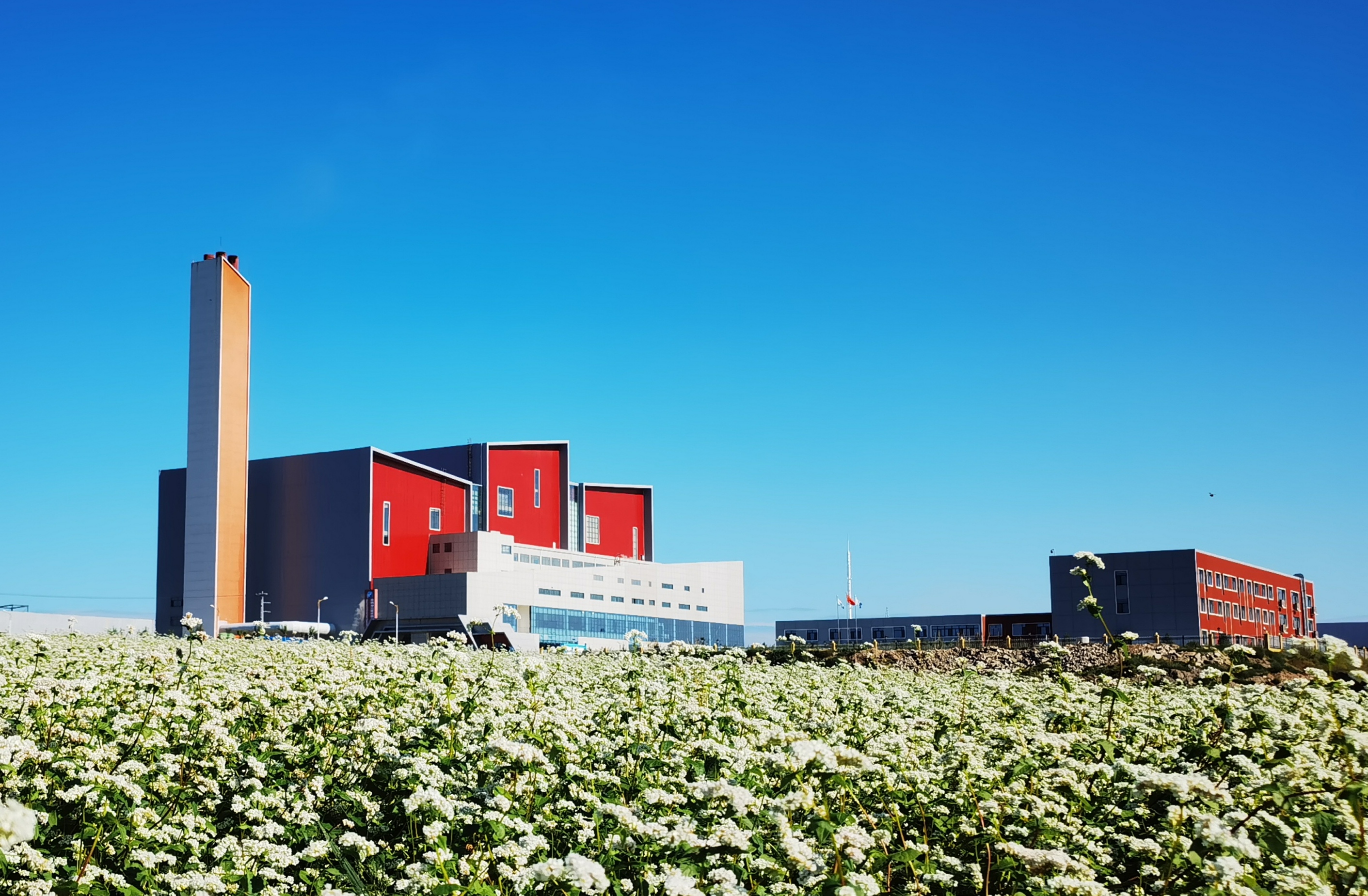 23.內蒙古赤峰環(huán)保發(fā)電廠(chǎng)(800噸天).jpg 23.內蒙古赤峰環(huán)保發(fā)電廠(chǎng)(800噸天).jpg